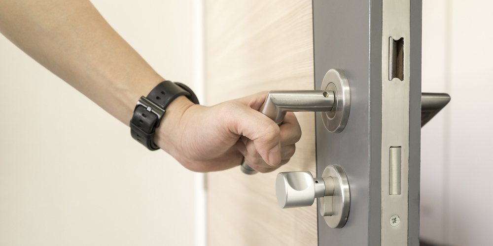 changing locks on apartment door